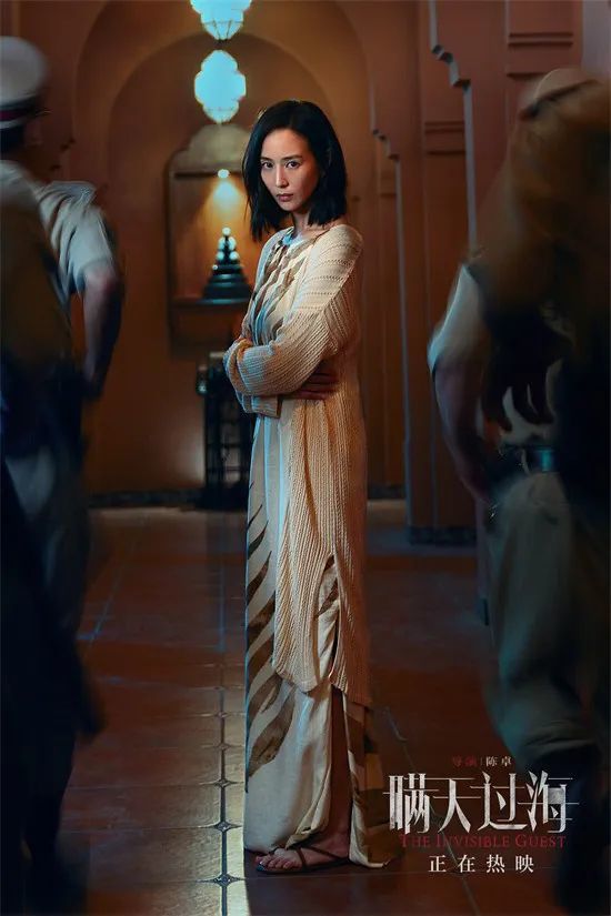 她是如何从“小白兔”变身为“蛇蝎女”的