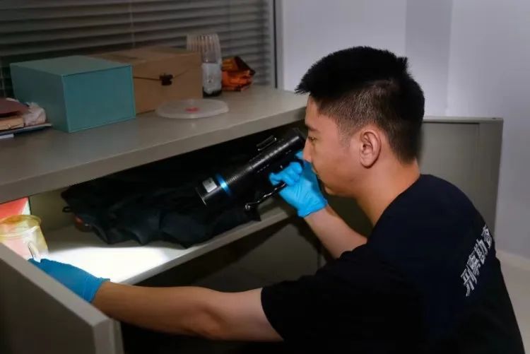 90后探长屡破“冷案”:破解字母秘密,抓获在逃超30年嫌犯 90后探长屡破“冷案”:破解字母秘密,抓获在逃超30年嫌犯