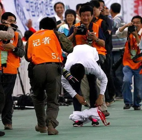 “八分之一你好”!刘翔回应,网友沸腾了! “八分之一你好”!刘翔回应,网友沸腾了!