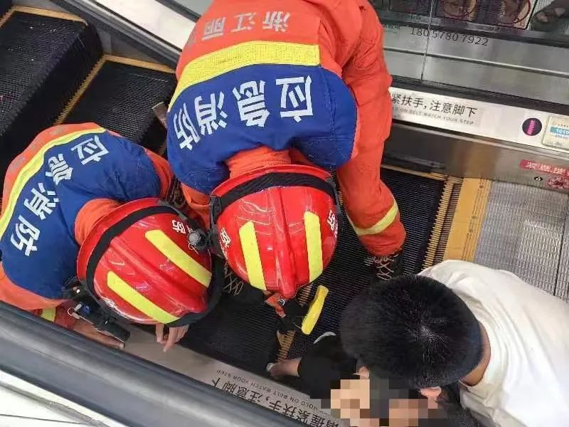 知名女演员突发意外！网友：看着都疼！又是它惹的祸……