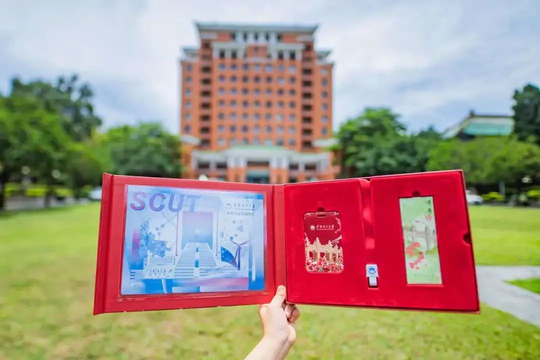 喜从天降!广东学子收到“飞”来的录取通知书 喜从天降!广东学子收到“飞”来的录取通知书