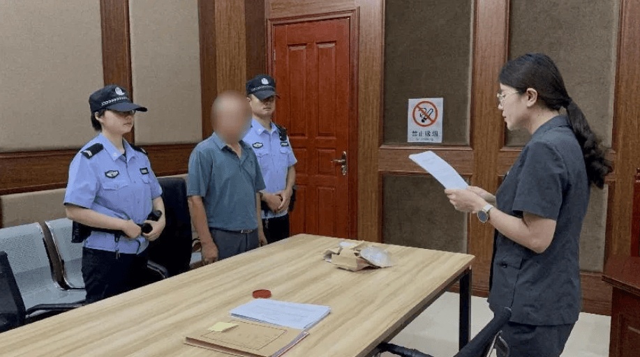 男子提三麻袋硬币偿还一万元欠款，法院：罚2000！