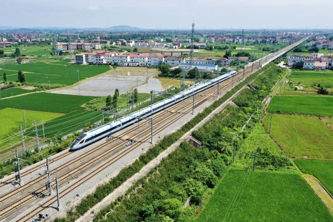 暑运正当时!铁路人加油! 暑运正当时!铁路人加油!