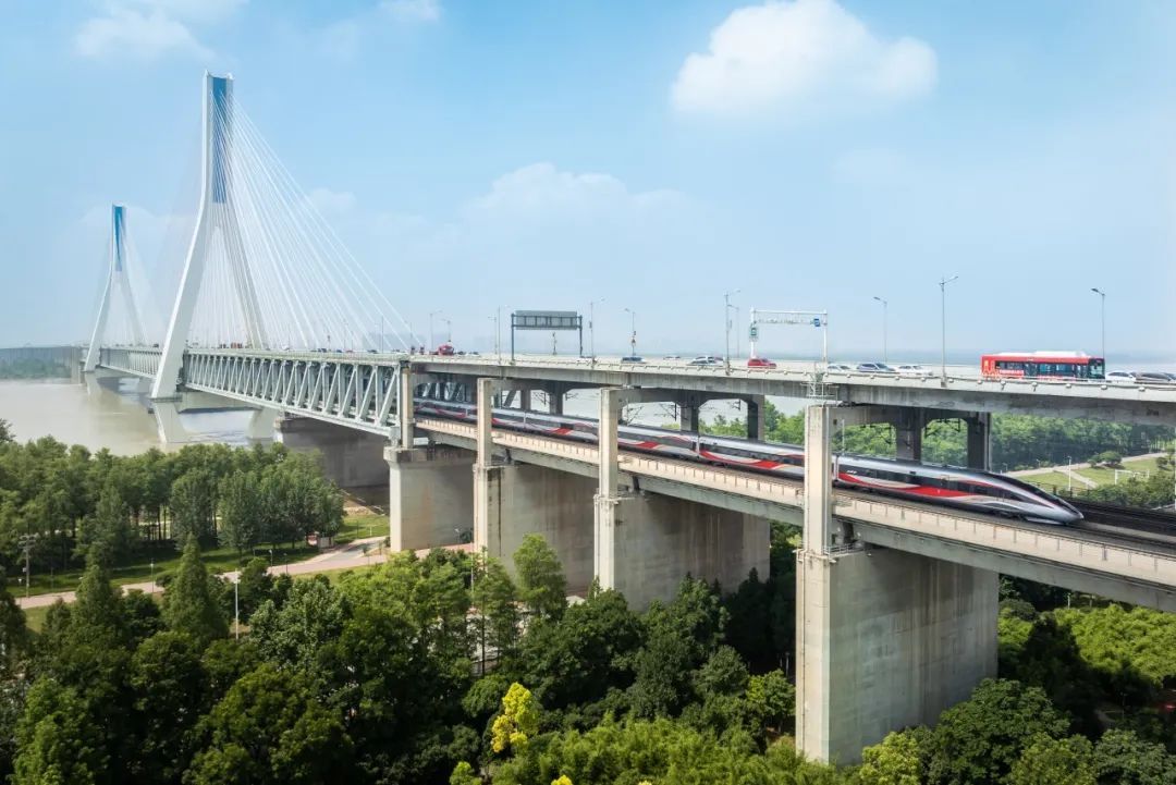 暑运正当时!铁路人加油! 暑运正当时!铁路人加油!