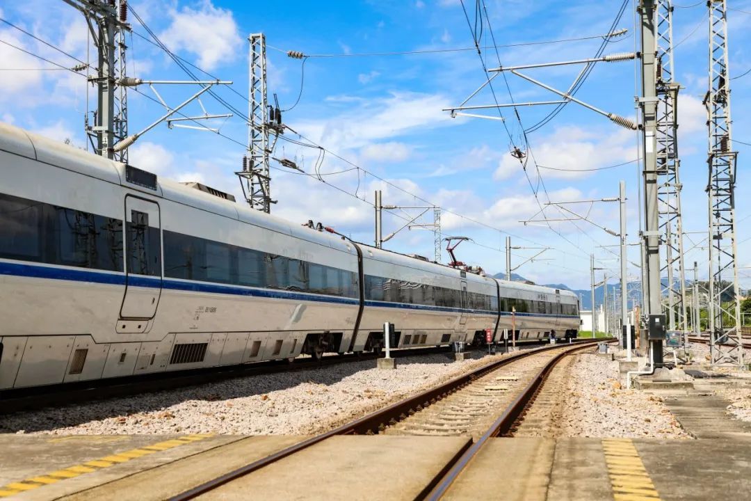 暑运正当时!铁路人加油! 暑运正当时!铁路人加油!