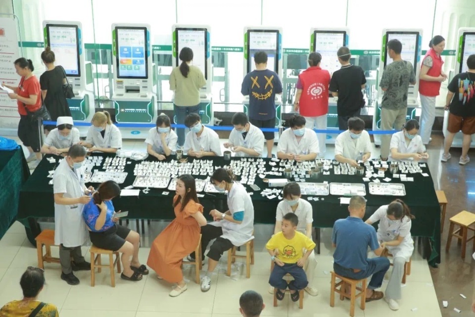 头伏已至,医院排起长队!“冬病夏治”理念深入人心,对此专家们有话说…… 头伏已至,医院排起长队!“冬病夏治”理念深入人心,对此专家们有话说……