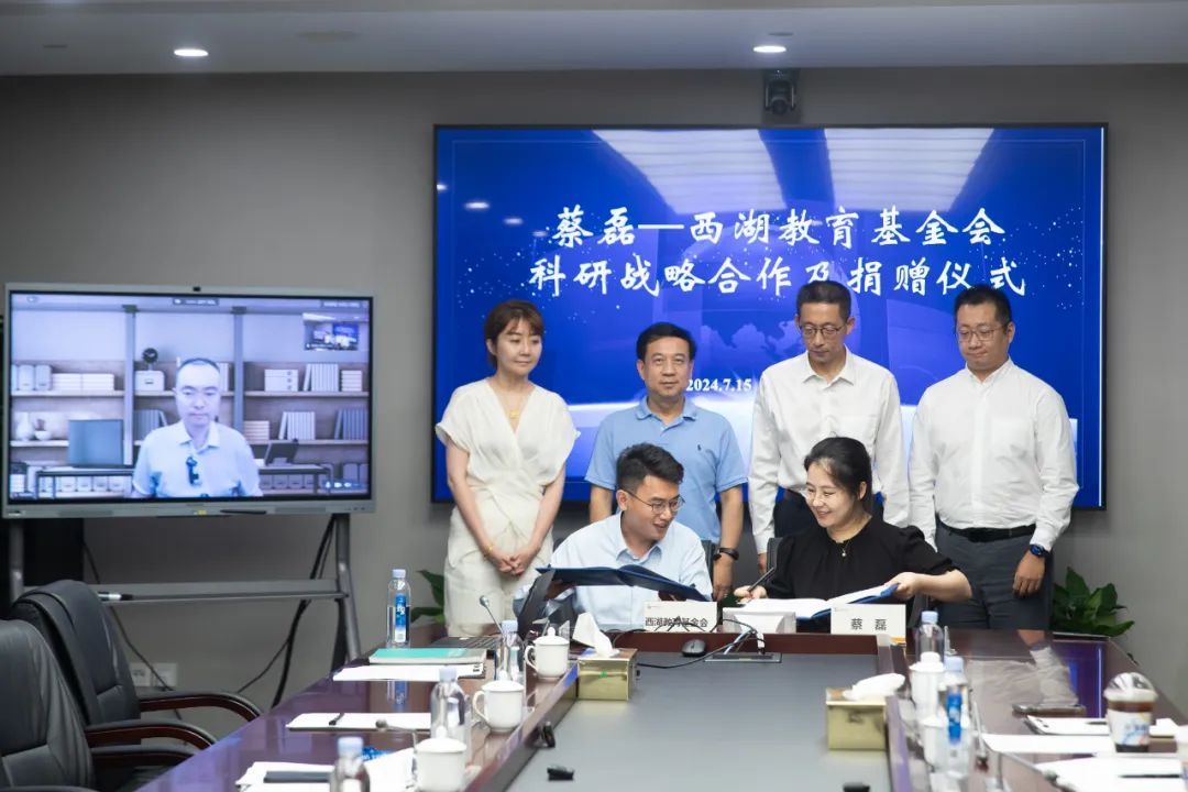 蔡磊再度捐赠！网友：致敬"侠之大者"