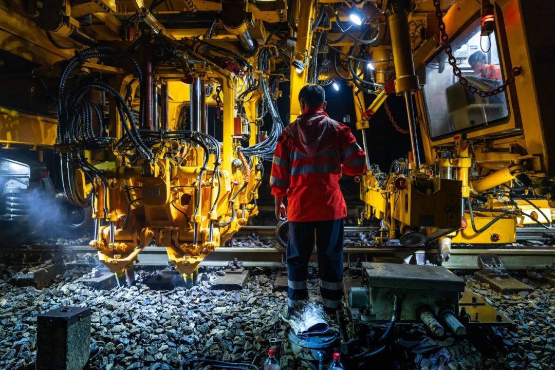 暑运正当时!铁路人加油! 暑运正当时!铁路人加油!