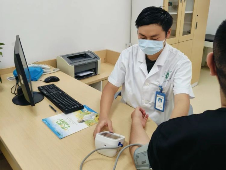 武汉网红景点突发溺水事件,抢救细节公开! 武汉网红景点突发溺水事件,抢救细节公开!