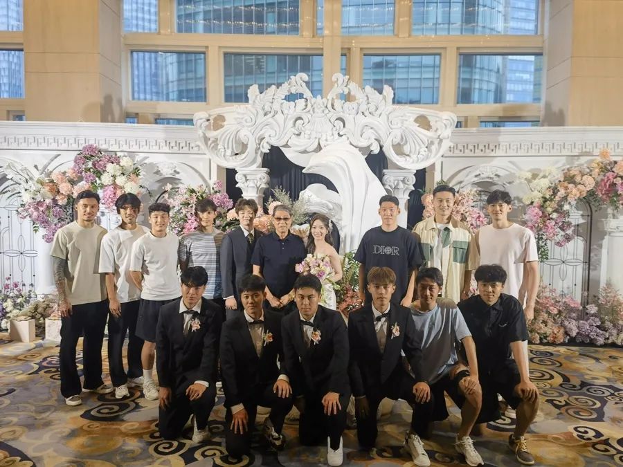 上海的他们结婚了！众&quot;大咖&quot;到场!证婚人竟穿件旧衣服…为啥?