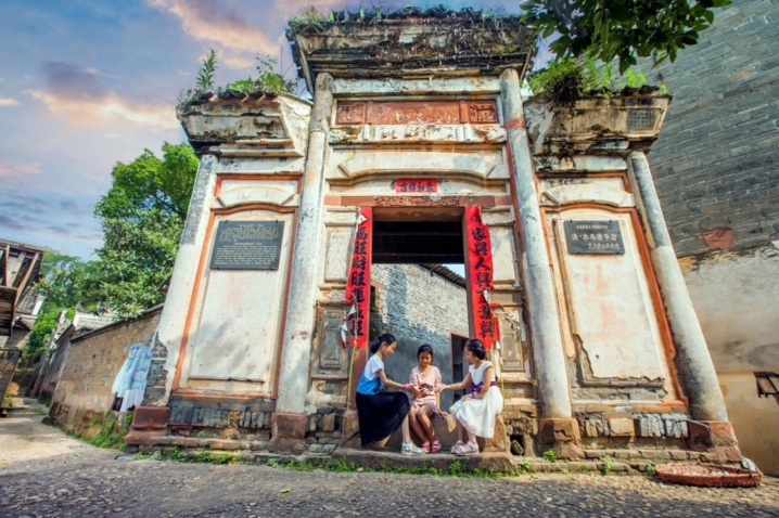 一部剧带火一座城!“影视+文旅”如何实现双向奔赴? 一部剧带火一座城!“影视+文旅”如何实现双向奔赴?