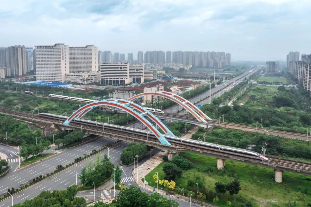 暑运正当时!铁路人加油! 暑运正当时!铁路人加油!