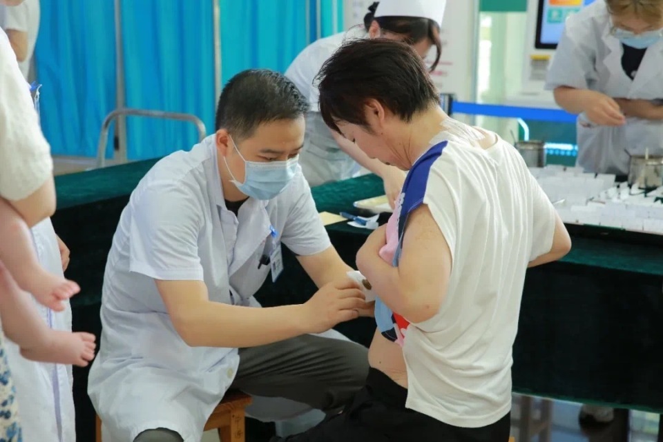 头伏已至,医院排起长队!“冬病夏治”理念深入人心,对此专家们有话说…… 头伏已至,医院排起长队!“冬病夏治”理念深入人心,对此专家们有话说……