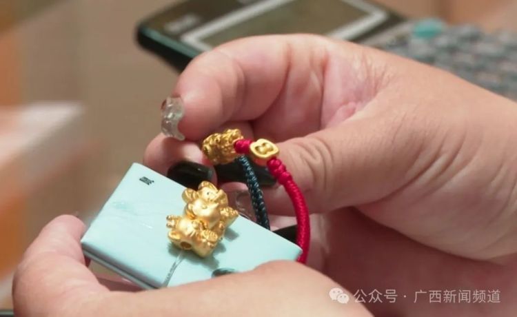 黄金价格重回“7”字头！黄金回收市场热度飙升