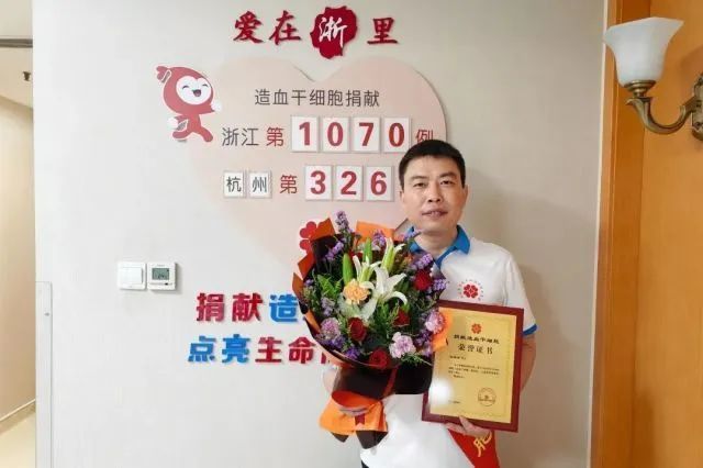 杭州“小马哥”突然戒烟戒酒!一个月瘦身20斤,就为这天! 杭州“小马哥”突然戒烟戒酒!一个月瘦身20斤,就为这天!