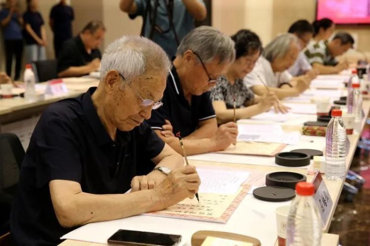 坚持18年！陕西师范大学毛笔手写录取通知书开笔