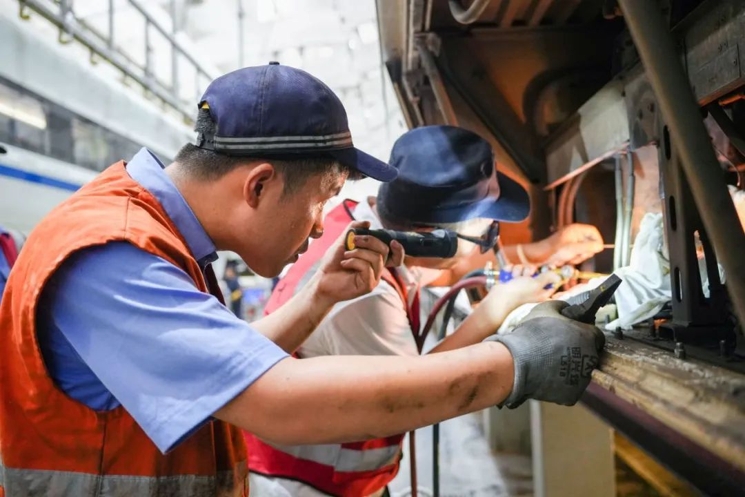 暑运正当时!铁路人加油! 暑运正当时!铁路人加油!