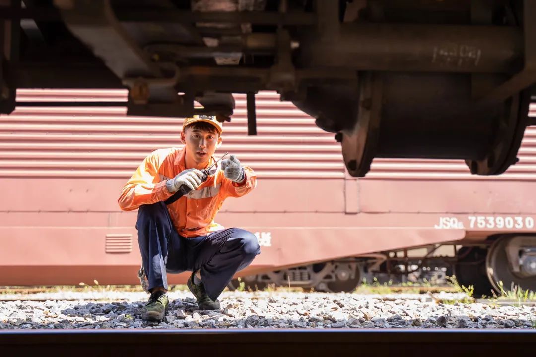 暑运正当时!铁路人加油! 暑运正当时!铁路人加油!