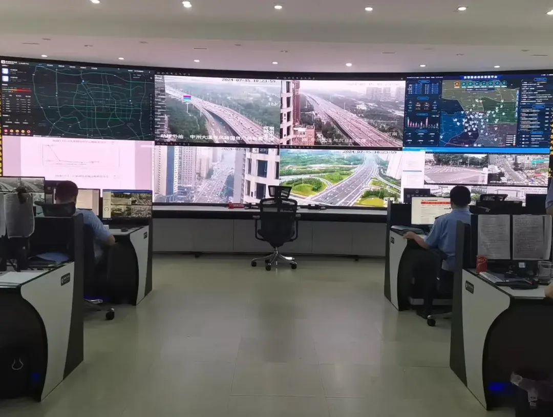 防汛压力大！暴雨之中，他们做最靠谱的城市“路标”