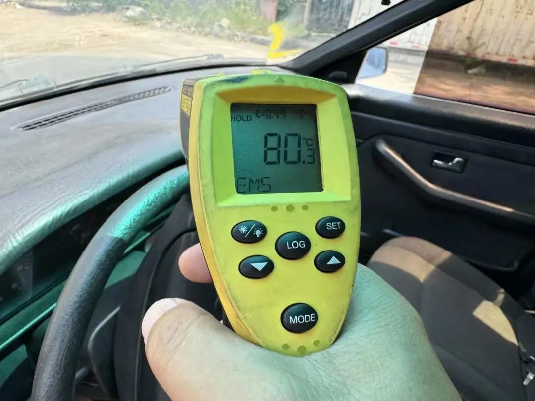 夏季高温,这个不经意的操作导致车窗被炸飞! 夏季高温,这个不经意的操作导致车窗被炸飞!