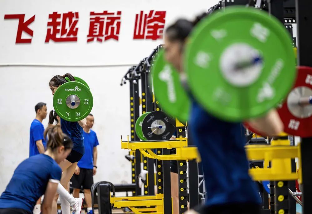 中国女排即将出征奥运!她的腰伤怎么样了? 中国女排即将出征奥运!她的腰伤怎么样了?