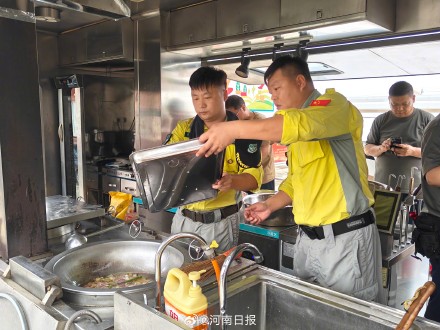 河南暴雨中的硬核救援 河南暴雨中的硬核救援