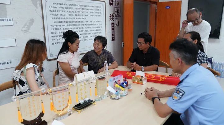 “爸爸妈妈6岁……”“请你帮我找到回家的路”