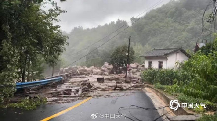 陕西宁陕县强降雨致河流水位上涨 陕西宁陕县强降雨致河流水位上涨