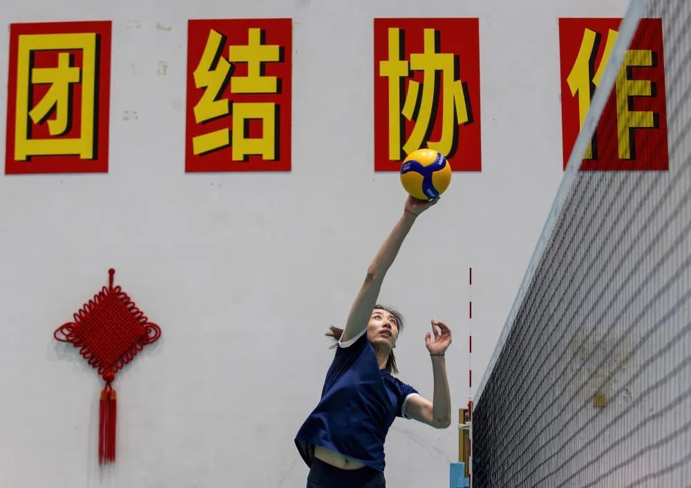 中国女排即将出征奥运!她的腰伤怎么样了? 中国女排即将出征奥运!她的腰伤怎么样了?