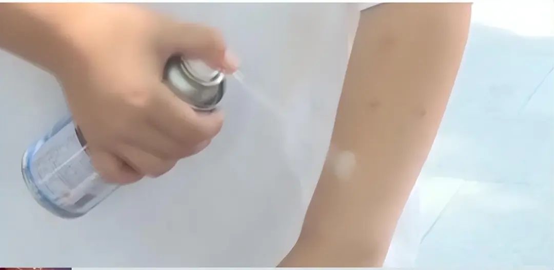 夏季高温,这个不经意的操作导致车窗被炸飞! 夏季高温,这个不经意的操作导致车窗被炸飞!