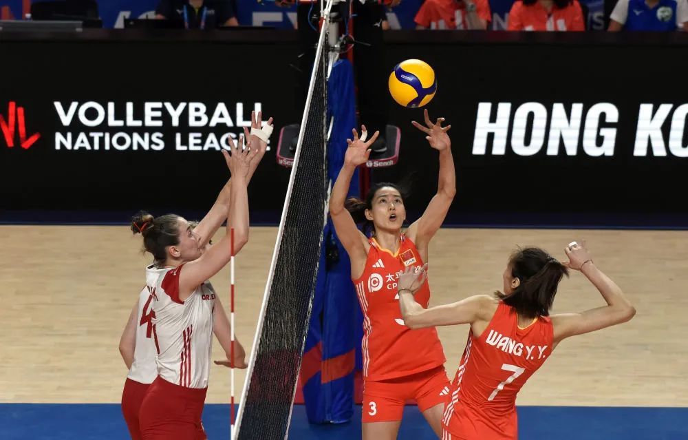 中国女排即将出征奥运!她的腰伤怎么样了? 中国女排即将出征奥运!她的腰伤怎么样了?