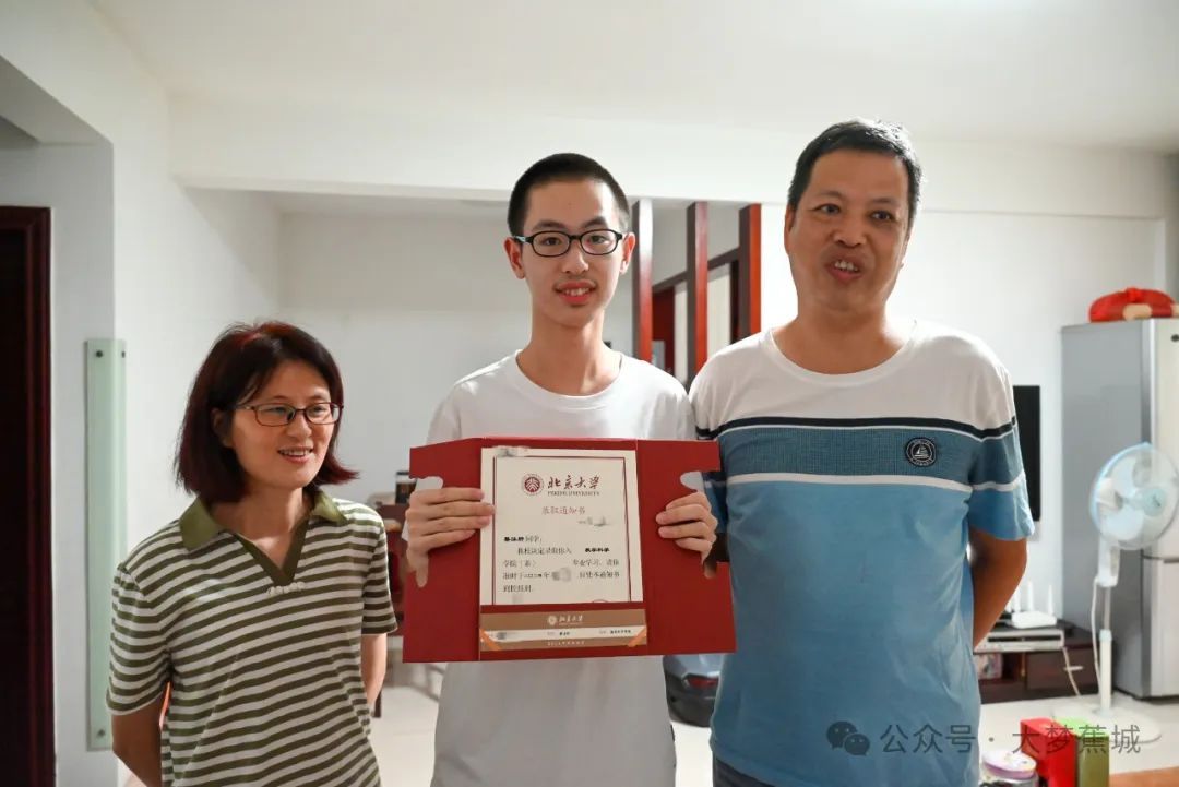 北大、浙大、国防科大…福建多地首封高考录取通知书送达! 北大、浙大、国防科大…福建多地首封高考录取通知书送达!