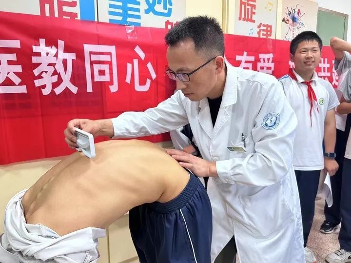 上海女演员被嘲"残疾"?这病千万别忽视,近期沪上门诊量迎高峰 上海女演员被嘲"残疾"?这病千万别忽视,近期沪上门诊量迎高峰