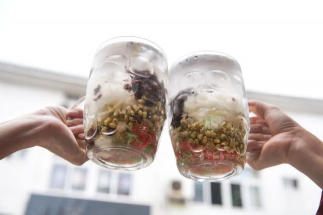 喝一口苏式绿豆汤!爽爽爽爽爽爽! 喝一口苏式绿豆汤!爽爽爽爽爽爽!