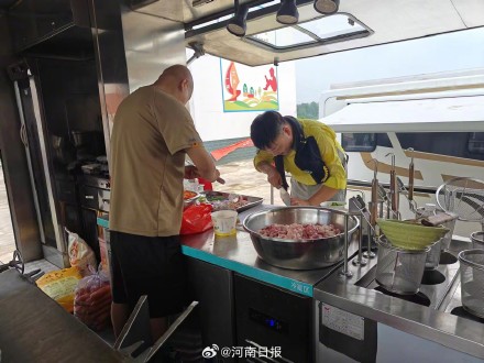 河南暴雨中的硬核救援 河南暴雨中的硬核救援