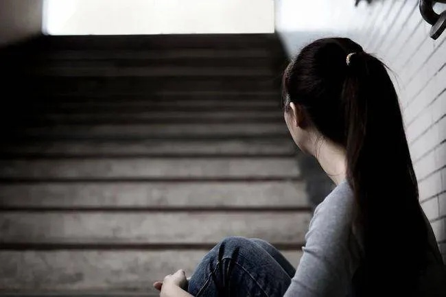 17岁少女“早恋”误入歧途,因新型毒品犯罪身陷囹圄 17岁少女“早恋”误入歧途,因新型毒品犯罪身陷囹圄