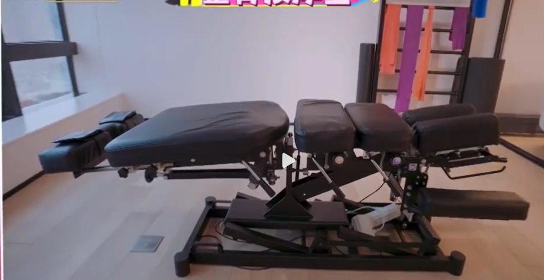 女演员走路姿势被指残疾,本人回应:已经10年了 女演员走路姿势被指残疾,本人回应:已经10年了