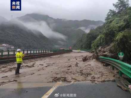 受降雨影响，途经宝鸡火车站部分列车停运