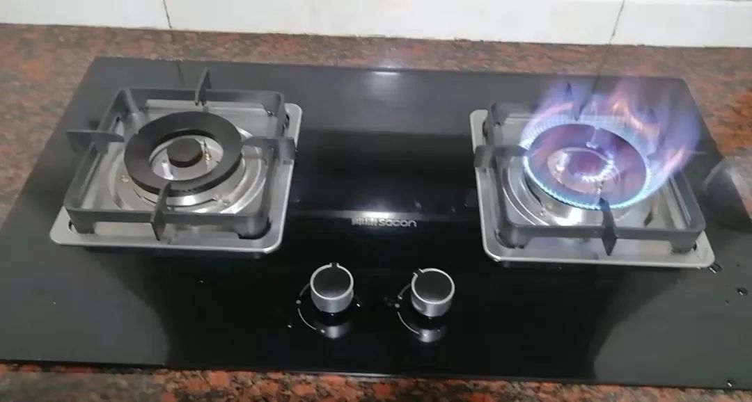 开空调做饭,一家五口集体中毒?这种做法需警惕→ 开空调做饭,一家五口集体中毒?这种做法需警惕→