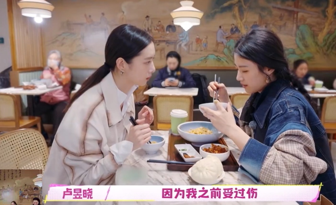 女演员走路姿势被指残疾,本人回应:已经10年了 女演员走路姿势被指残疾,本人回应:已经10年了