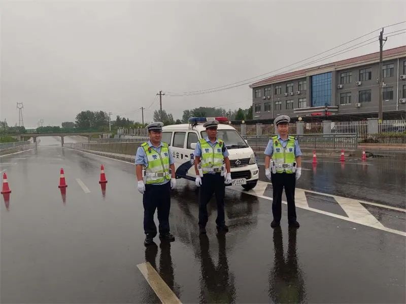 防汛压力大！暴雨之中，他们做最靠谱的城市“路标”