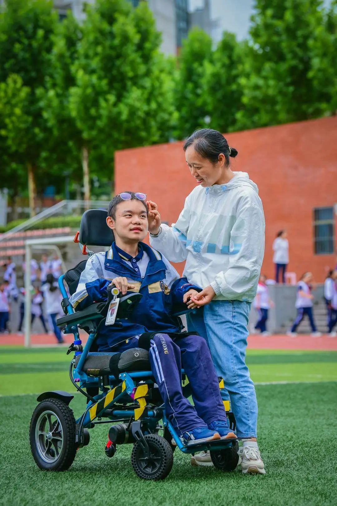 “活不过18岁”的儿子考上大学! 这对母子的故事将搬上银幕 “活不过18岁”的儿子考上大学! 这对母子的故事将搬上银幕