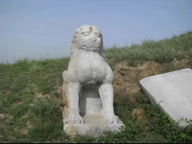 陕西一地石狮子被盗14年,公检法悬赏100万寻线索 陕西一地石狮子被盗14年,公检法悬赏100万寻线索