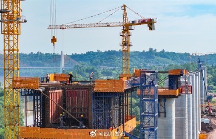 西渝高铁四川广安段桥梁建设再提速! 西渝高铁四川广安段桥梁建设再提速!