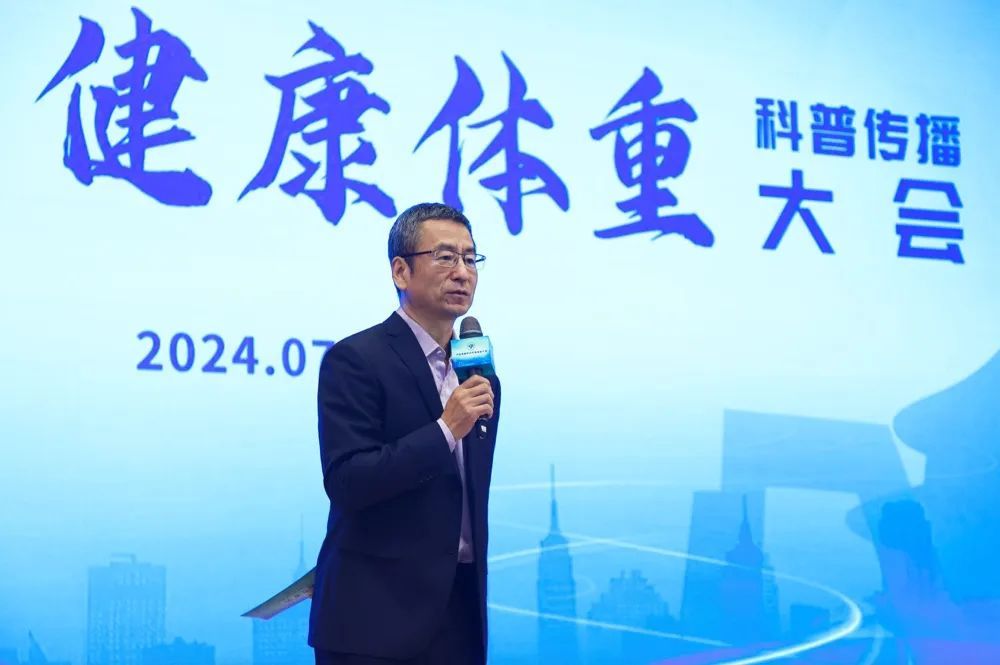 减肥≠减“重”！白岩松呼吁公众常备体重秤、腰围尺