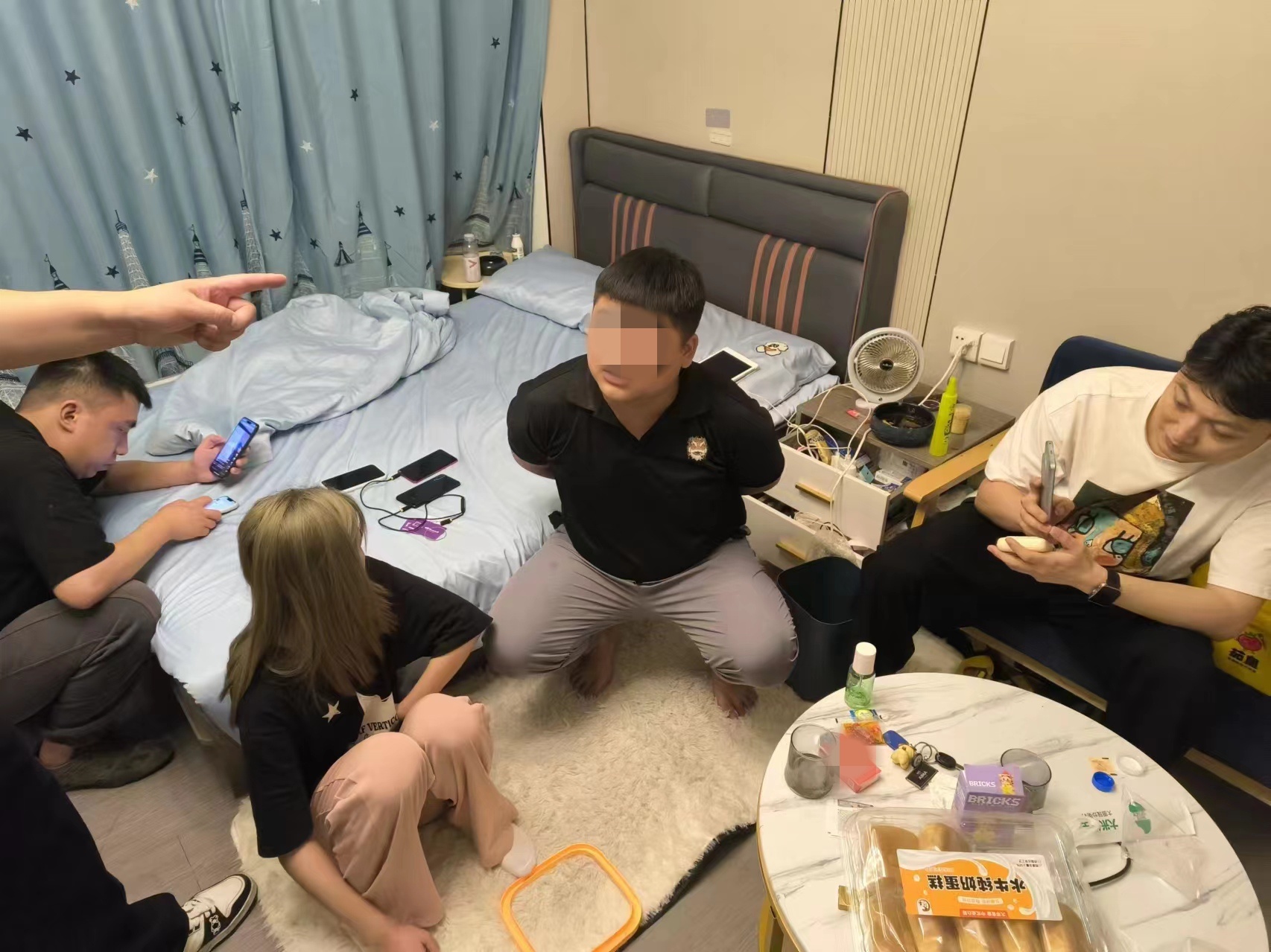 武汉江岸公安9小时破获“手机口”诈骗案