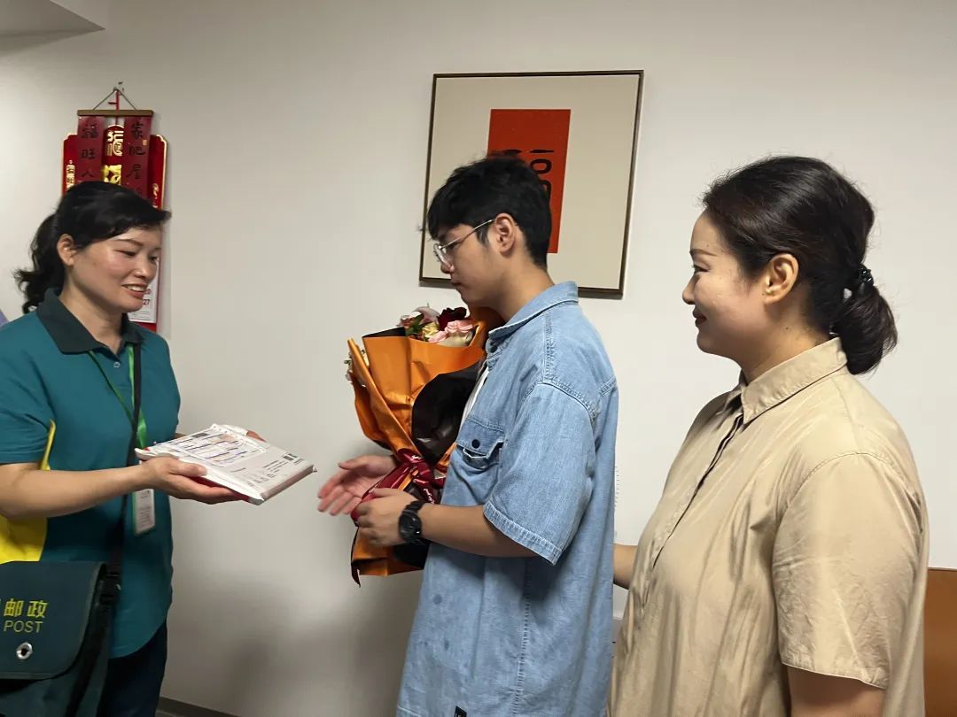 阜阳首封录取通知书送达！来自北大