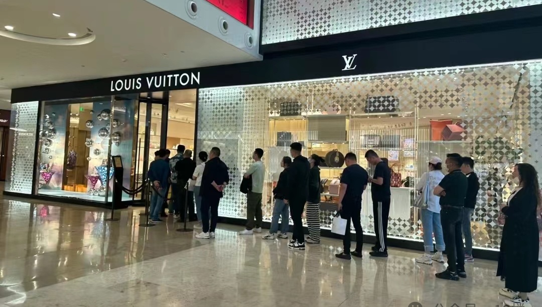 “快找上海人代购！”知名品牌在上海放大招，最便宜的单品仅百元！还有新亮点→