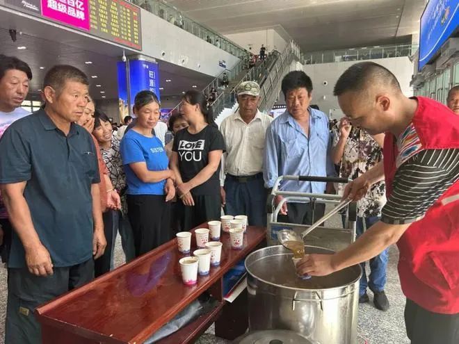 暴雨“留客”！哈密：别慌，食宿免费！