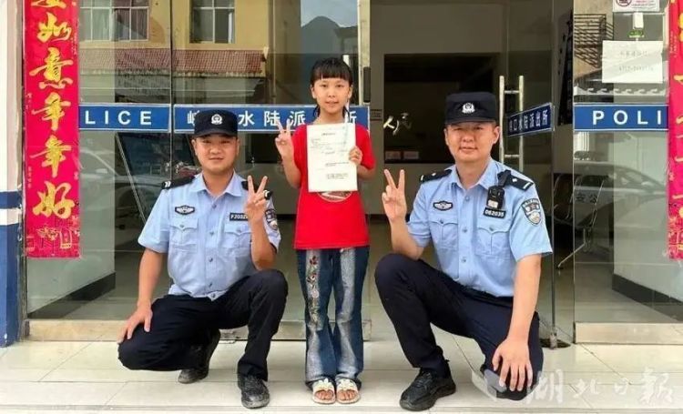 小学生跑进派出所:能帮我做个作业吗!结果…… 小学生跑进派出所:能帮我做个作业吗!结果……